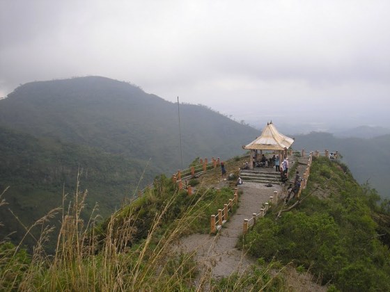 The path on the ridge opposite Sumbing, Kelud (Daniel Quinn, July 2010)